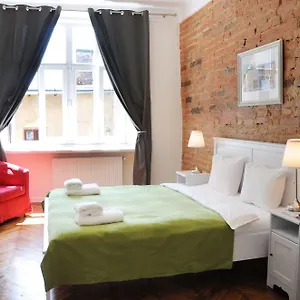 on-the-square-guesthouse.hotelslviv.net/